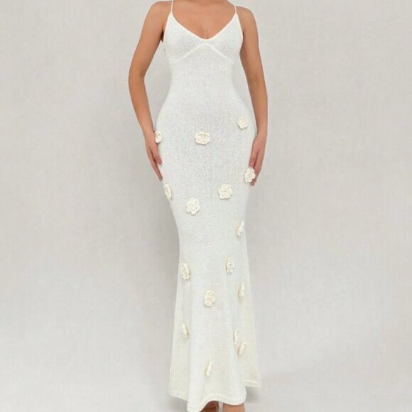 Beige Elegant Women's Backless Knit Dress With Tailored Flowers - Picture 1 of 5
